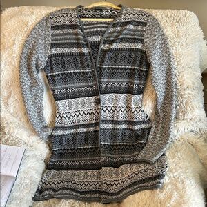 ICELANDIC DESIGN LONG WOOL AND ACRYLIC CARDIGAN SWEATER SIZE M